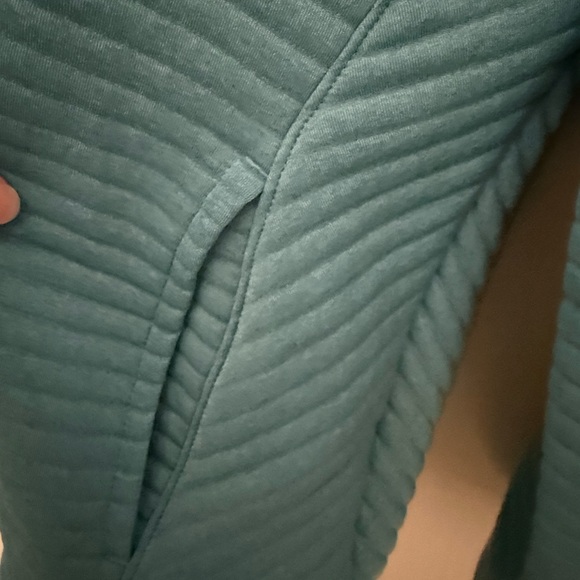 L.L. Bean Teal Quilted Airlight Pullover Top - Picture 6 of 7